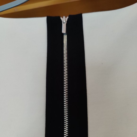 Ann Taylor Ponte Dress; Size 8; Black, off-white. - Picture 4 of 5